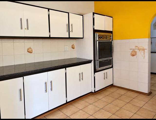 16 BEDROOM HOUSE FOR SALE IN BRANDWAG